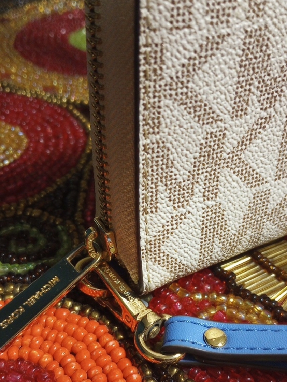 Michael Kors Wristlet Vanilla/Blue - Picture 5 of 17